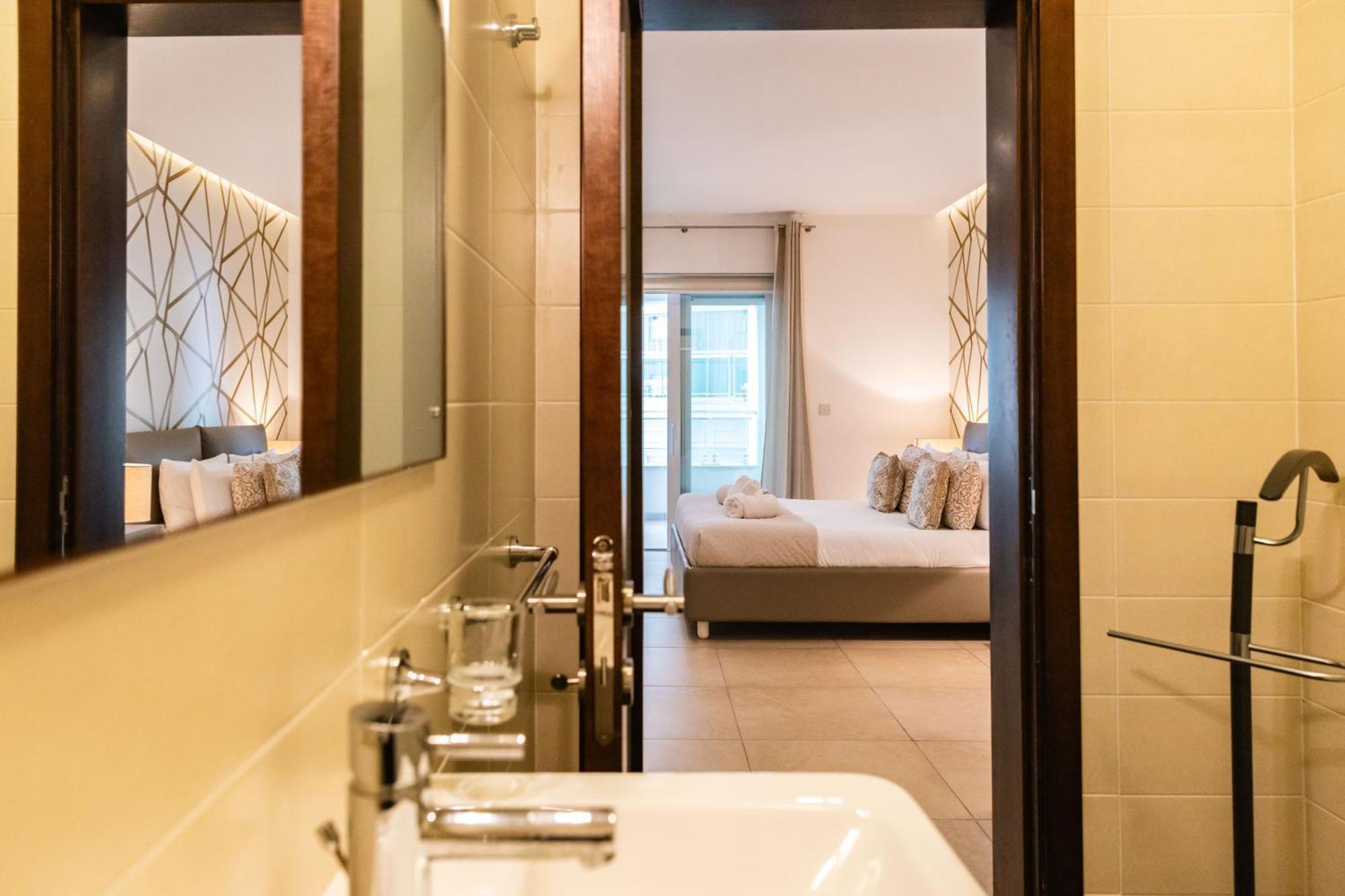 Luxury Seafront 3Br With Pool By Arcobnb Sliema Bagian luar foto